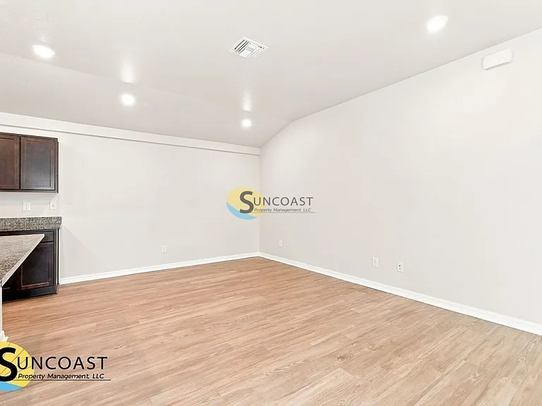 306 Urbana St — Photo 4