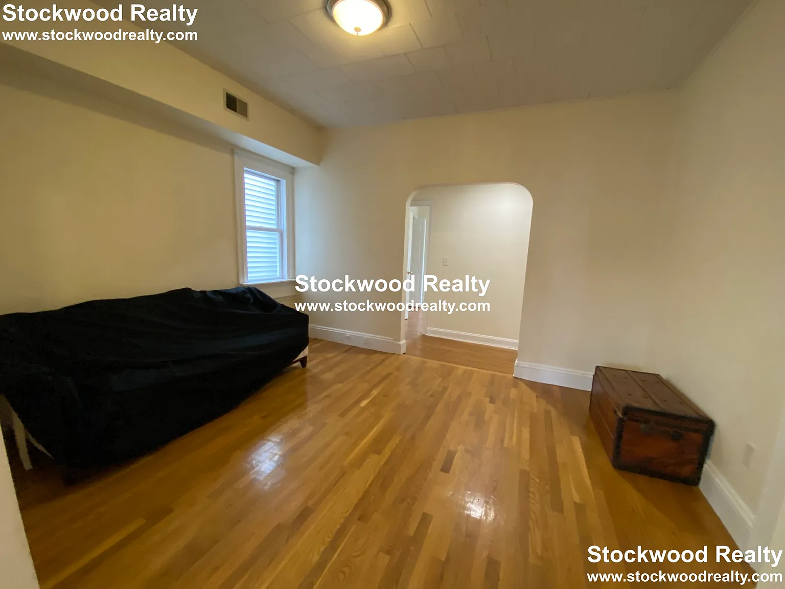 3 bed, $4,200 — Photo 2