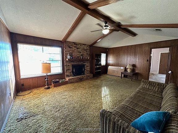 3rd image of 1818 Medina Dr