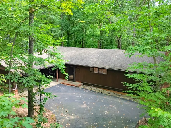 16 Pawnee Dr, Fredericksburg, VA 22401