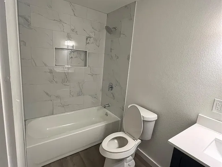 3522 Kenilworth St — Photo 5