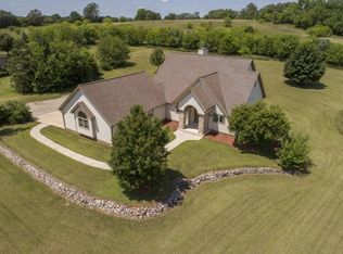 S93W31636 Gena Dr, Mukwonago, WI 53149