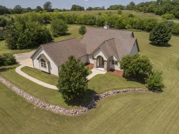 S93W31636 Gena DRIVE, Mukwonago, WI 53149