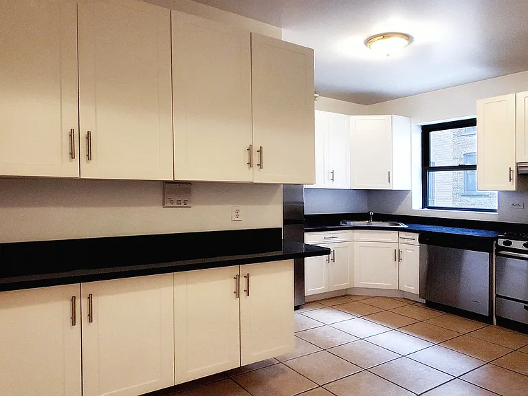 115 W 16th St #231 — Photo 3