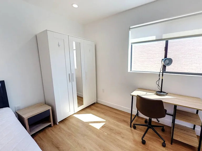 1620 W 35th Pl — Photo 34