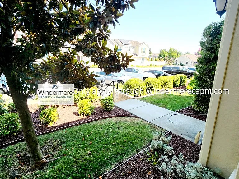 1563 Parkside Way — Photo 3