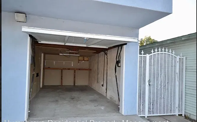 4635 Edgeware Road - 4641 — Photo 4
