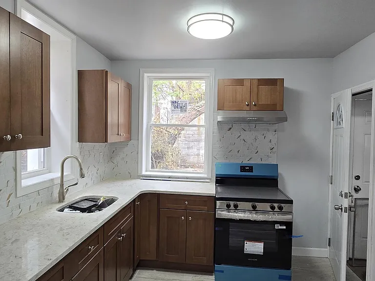 1411 W Loudon St — Photo 25