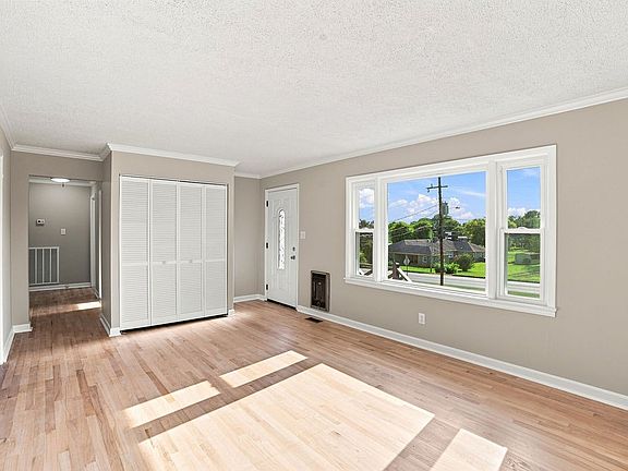 3rd image of 105 Tollgate Rd