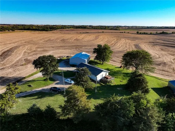 1277 200th St, Hiawatha, KS 66434