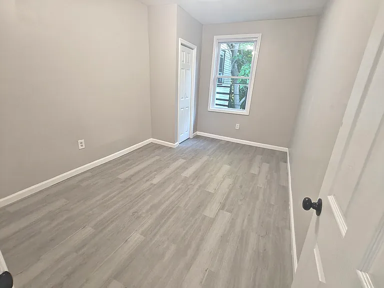 291 W Runyon St #2B — Photo 4