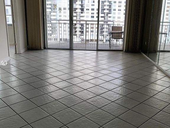 2nd image of 18071 Biscayne Blvd APT 902