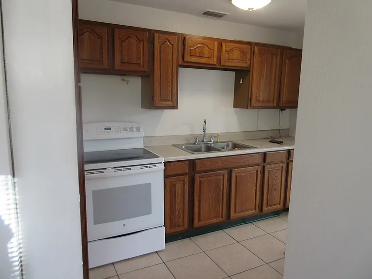 787 Orange St — Photo 9