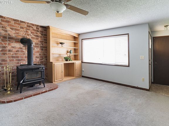 2nd image of 2194 NE Lilac St