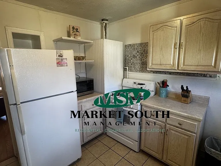 317 W Huntingdon St #A — Photo 15