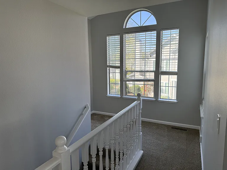 558 Torrey Pine Ln — Photo 7