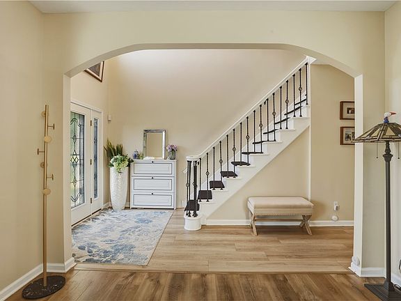 3rd image of 3 Turnberry Dr