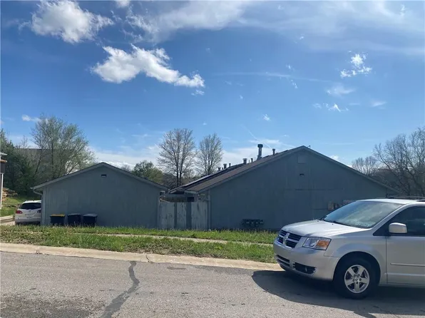 8213 NW Mace Rd, Kansas City, MO 64152