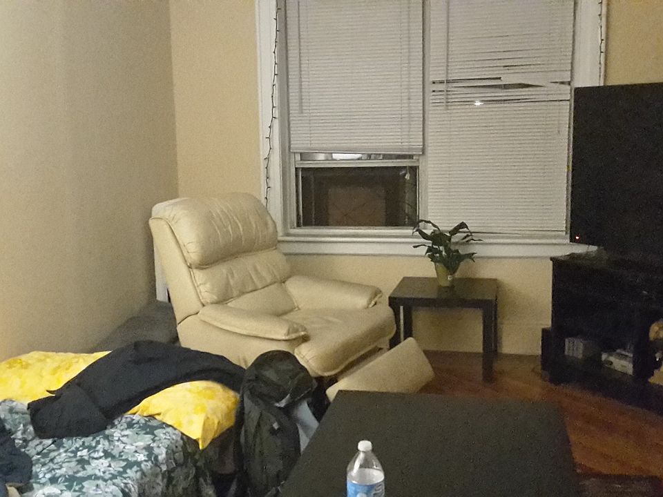 2nd image of 2828 42nd St APT 3C
