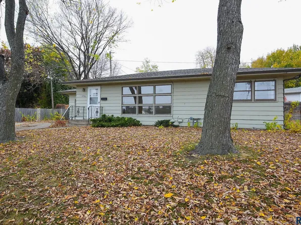 1700 S Willow Ave, Sioux Falls, SD 57105