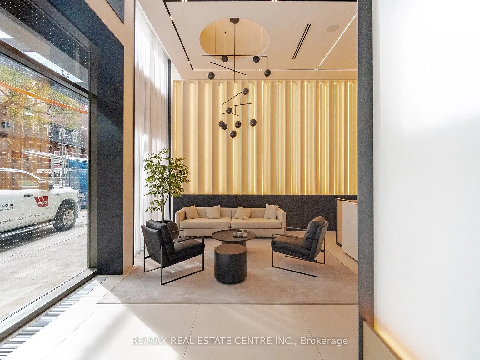 1 bed, $2,400 — Photo 4