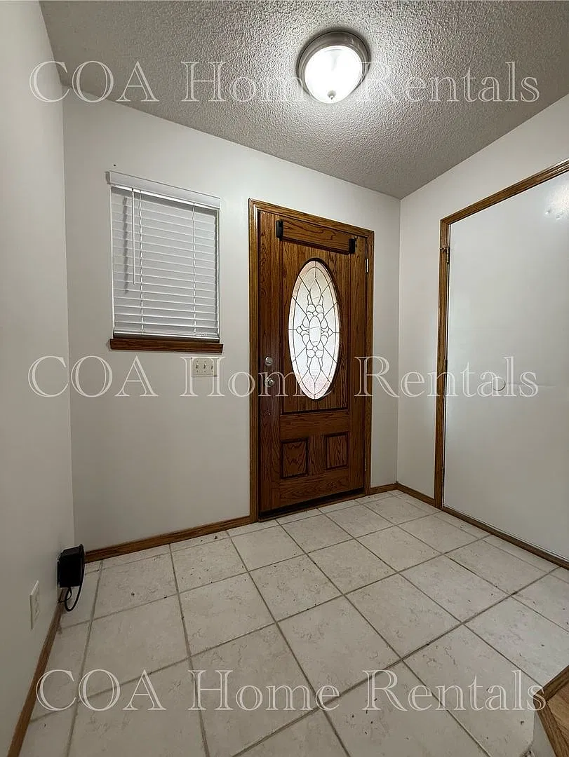 Great West Side Location — Photo 3