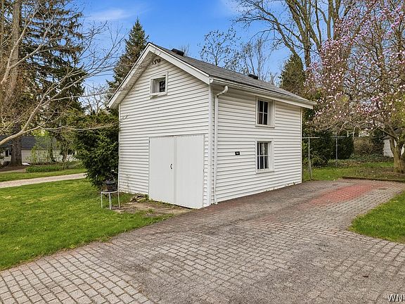 3rd image of 175 Niagara St