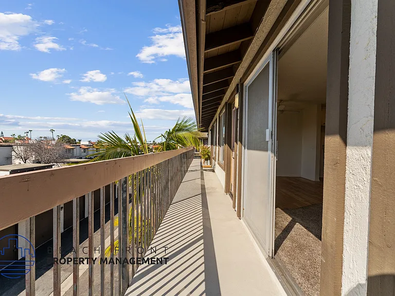 9842 Hamilton Ave. — Photo 9