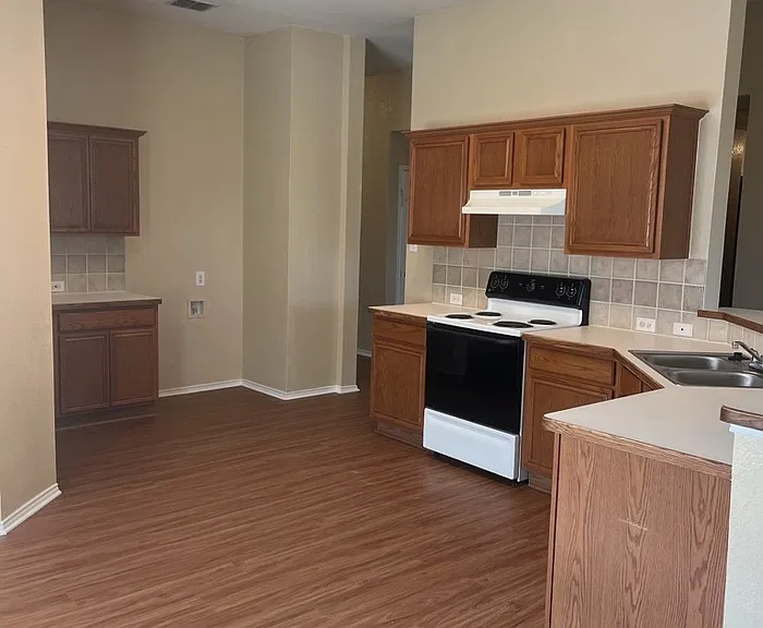 1513 Kingfisher Dr — Photo 8
