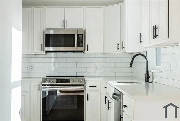 2 bed, 750 sqft, $1,462 — Photo 2