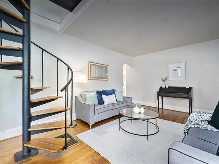 1412 Woodrow Ave — Photo 4