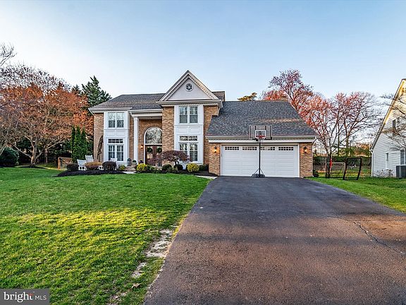 4th image of 790 Oakwilde Way