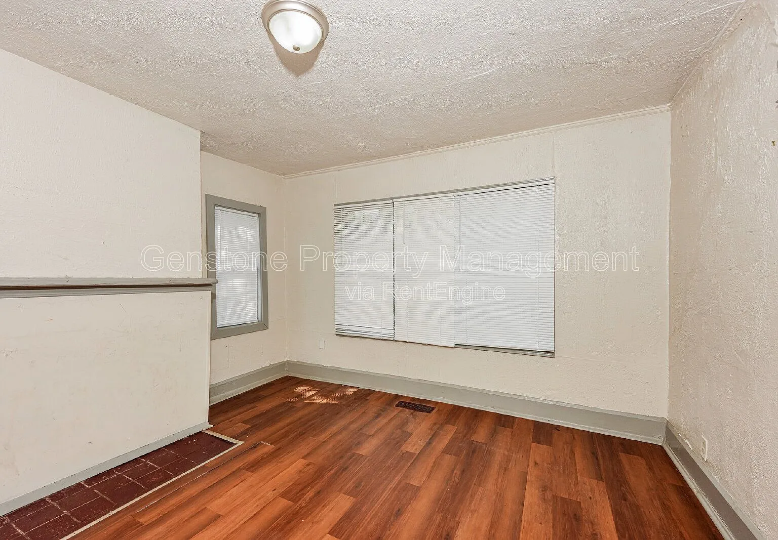 3 bed, 2.0 bath, 1400 sqft, $1,300 — Photo 4