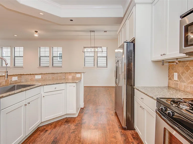 2414 Charleston St #B — Photo 14