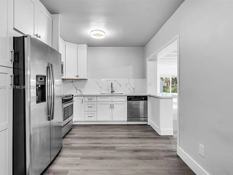 648 South Dr — Photo 14