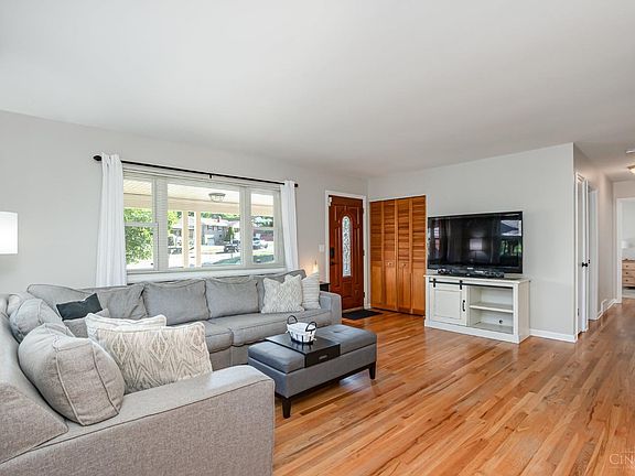 4th image of 908 Fashion Ave