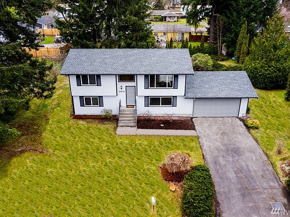 3rd image of 804 140th St E