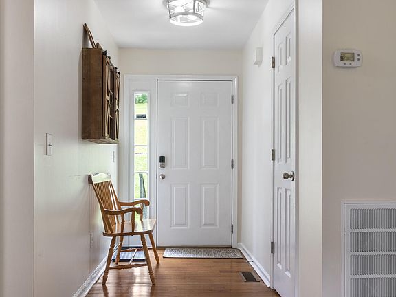 3rd image of 331 Pollard Cir