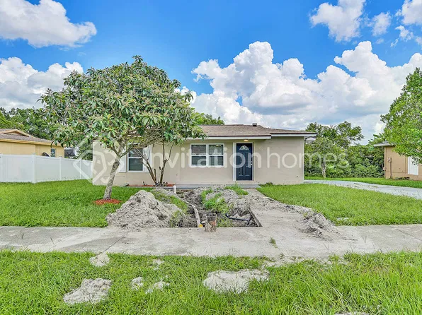 1095 Saxon Blvd, Deltona, FL 32725