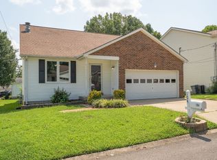 104 Edgehill Ln, Hendersonville, TN 37075
