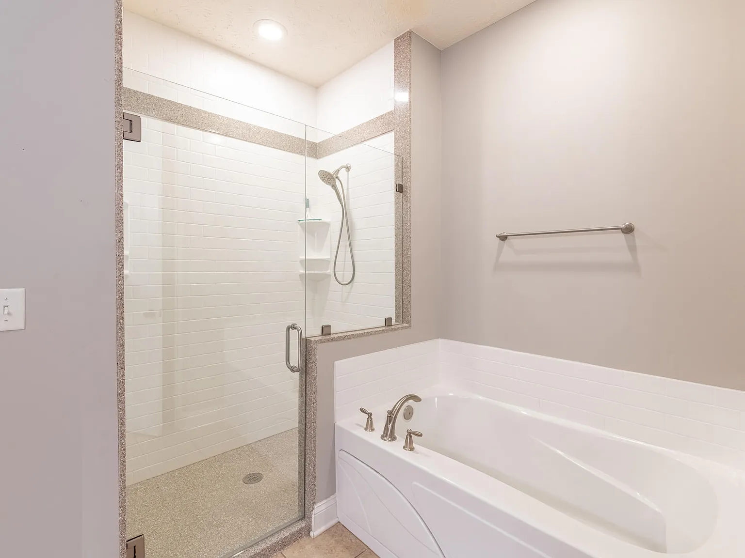 4 bed, 2267 sqft, $4,900 — Photo 3