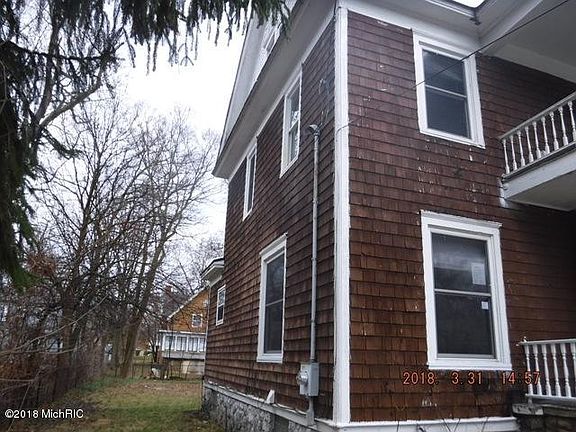 2nd image of 118 Manchester St W