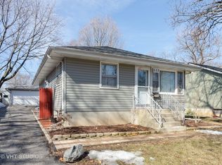 522 Harrison St, Elgin, IL 60120