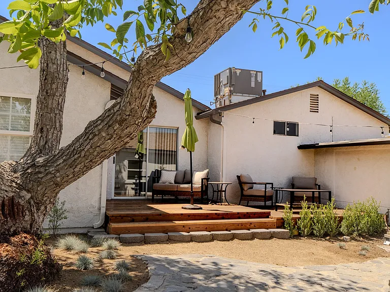 4475 Barnard St — Photo 49