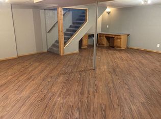 19641 167th St, Basehor, KS 66007