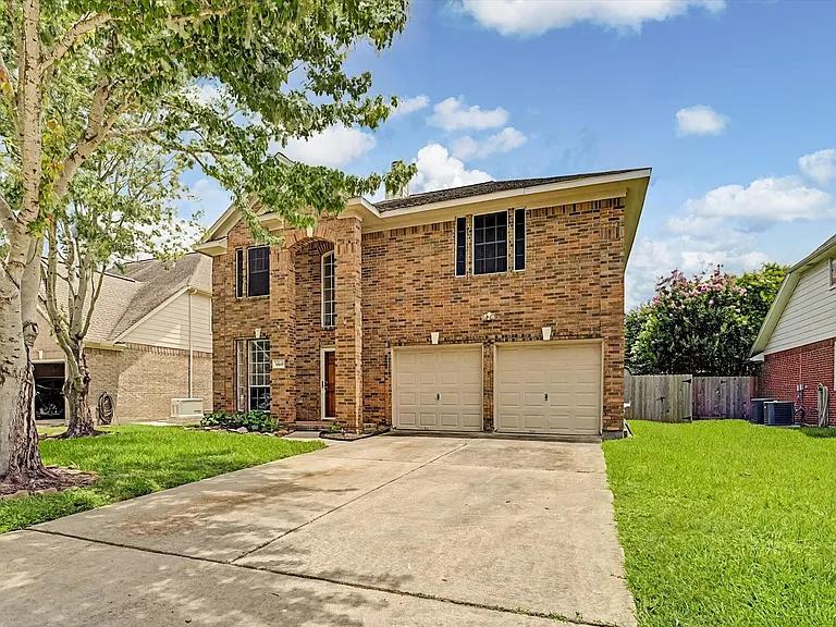 10840 Sycamore Dr N — Photo 3