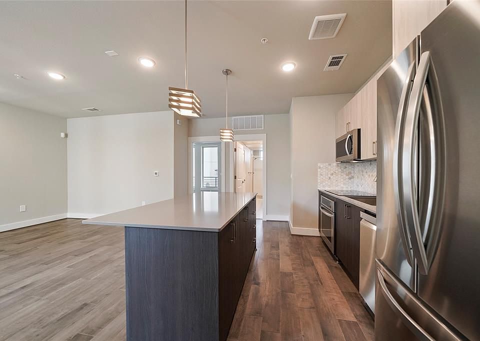 1st image of 4819 Caroline St #203