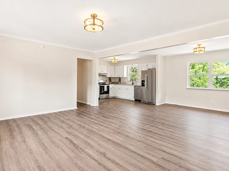 4401 Genny Lynn Dr — Photo 2