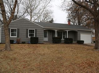 2 Holley Cir, Saint Joseph, MO 64506