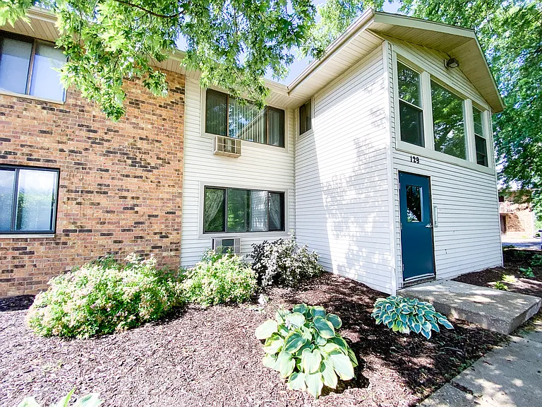 Capitol View Apartments — Photo 9